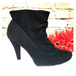 Bakers Hailey Slouch Heeled Ankle Boots